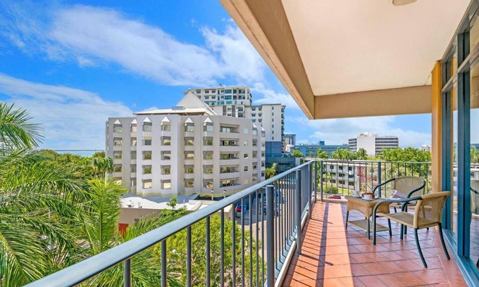 Darwin City Centre Apartment | Scenic Harbourfront Retreat at a Tropical Resort