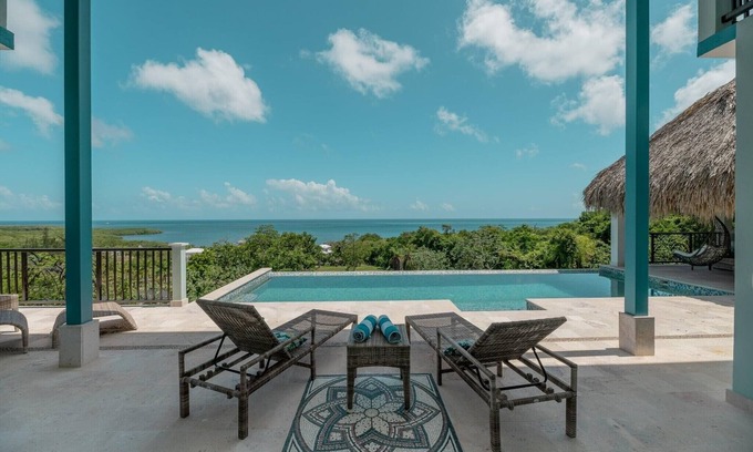 Pristine Bay House | Panoramic Reef Views with Pool and Spa Amenities Await