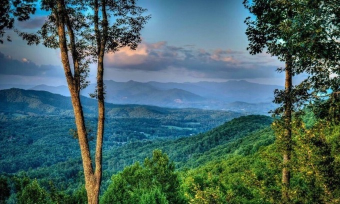 Murphy Cabin | Experience Long-Range Mountain Views & Exciting Amenities