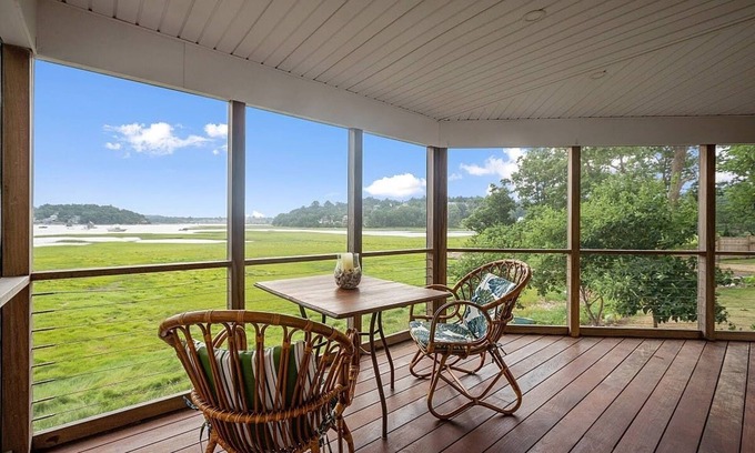 Gloucester House | Experience Tranquil Views and Kayaking from Your Porch