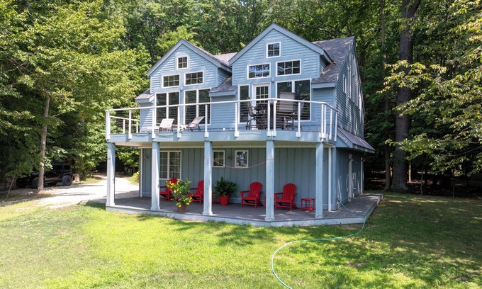 Fennville House | Sweeping Views of Lake Michigan w/Private Beach