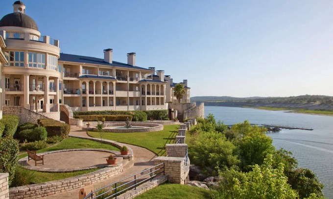 Highland Lake Estates Condo | Elegant Lake Travis Views with 3 Pools & Fitness Center