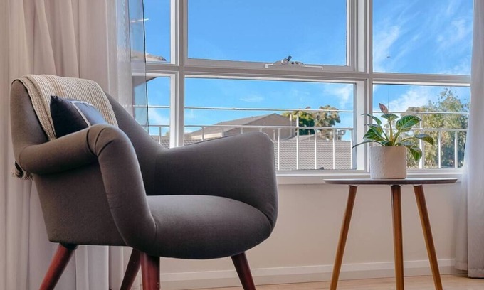 Mentone Apartment | Cozy 1BR Unit Steps from Beach with Free Parking
