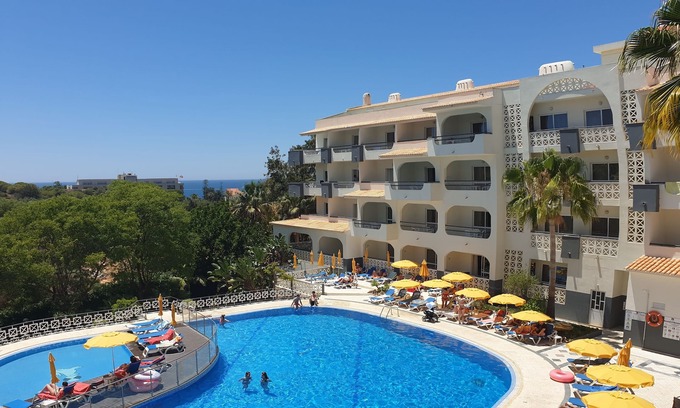 Calicos Apartment | Beautiful Albufeira Apartment with Pool & Ocean Views