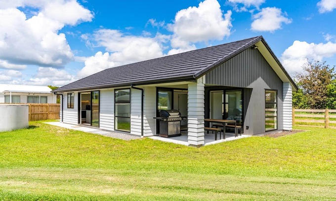 Mangawhai Heads House | Chic Getaway – Mangawhai Heads Holiday Home for Families