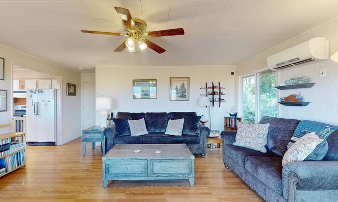 Westport House | Charming Cabin Retreat with Ocean View & Free WiFi