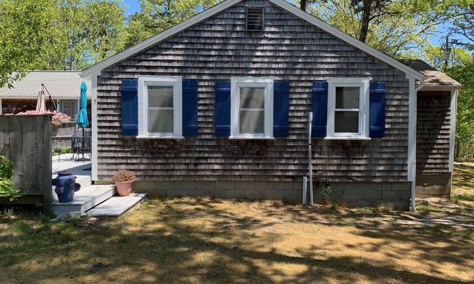 Wellfleet Cottage | Cozy Cape Cod Cottage with Pool and Oceanfront Views