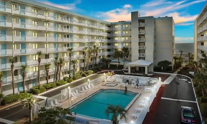 Cocoa Beach Condo | Delightful Cocoa Beach Retreat with Heated Pool and Spa