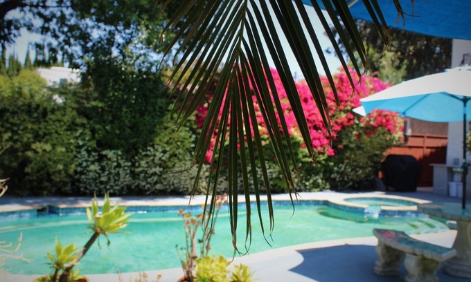 Sherman Oaks Bed & Breakfast | Indulge in Comfort at Sweet Dreams B&B - Rated 9.8/10