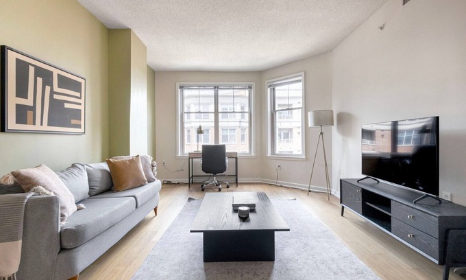 West End Apartment | Chic Foggy Bottom 1BR with Roof Pool & Coffee Shop Nearby