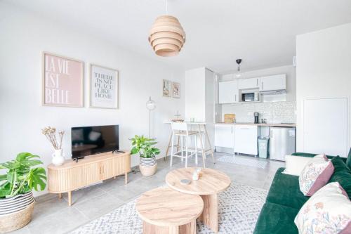 Castanet-Tolosan Apartment | Inviting Sweet Green - T2 with Balcony in Toulouse