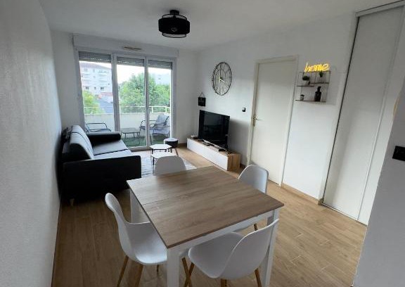 Poitiers Apartment | Cozy Sweet Home - Child-Friendly Retreat with High Ratings