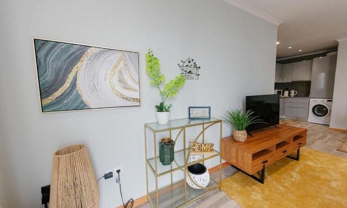 Canical Apartment | Idyllic Oceanfront Retreat with Hot Tub & Breakfast Included
