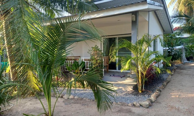 Srithanu House | Independently Yours: Family-Friendly Bungalow Getaway
