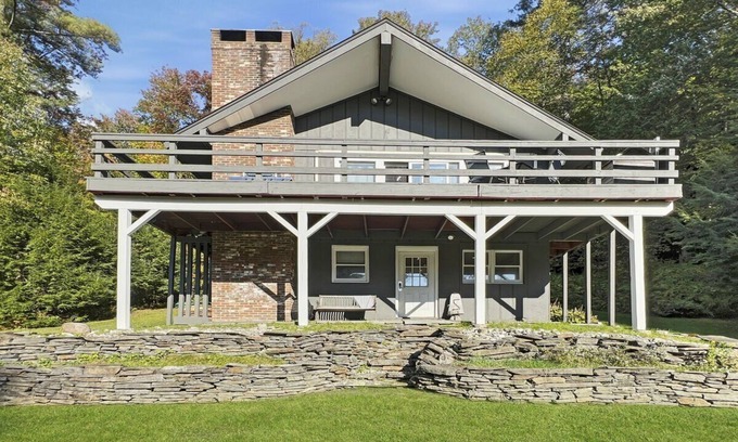 Stockbridge House | Sweet Life Chalet - 6-Person Retreat with Indoor Hot Tub