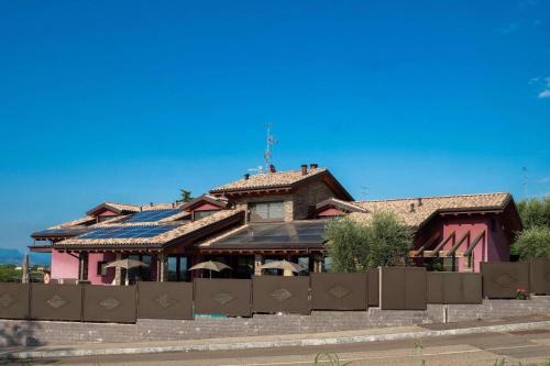 San Benedetto di Lugana House | Unforgettable Sweet Life Villas: 4-Star Family Retreat