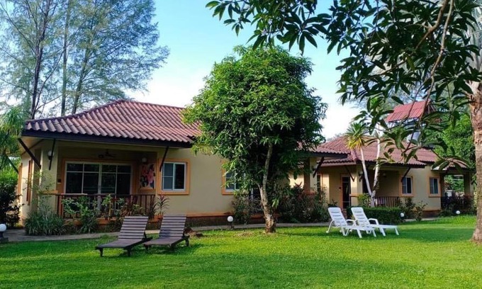 Khuekkhak Hotel | Relax at Sweet Mango Khaolak - Rated 9.4 with Kitchen Access
