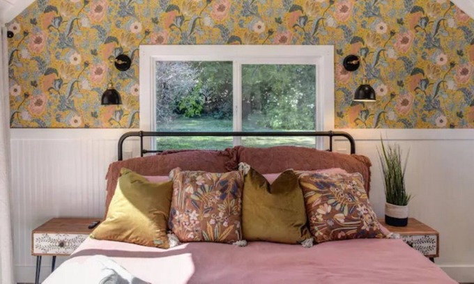 Loomis House | Ideal Sweet Pea’s Cottage: Pet-Friendly, Near the SNOW!