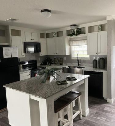 Homosassa House | Inviting Getaway in the Springs with Ocean Views