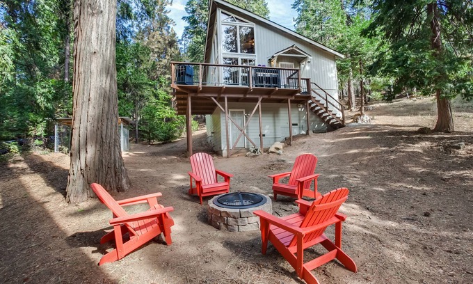 Mi-Wuk Village Cabin | Relaxing Retreat: Private Lake Access & Pool Delight!