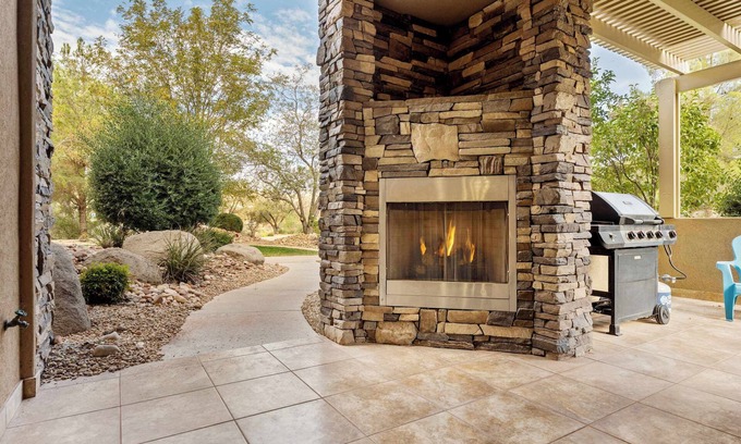 St. George Condo | Ideal Sweet Retreat with Pool & Pet-Friendly Amenities