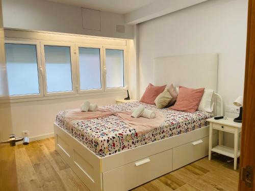 Collblanc y La Torrassa Apartment | Elegant Apartments in Hospitalet de Llobregat, 4-Star Retreat