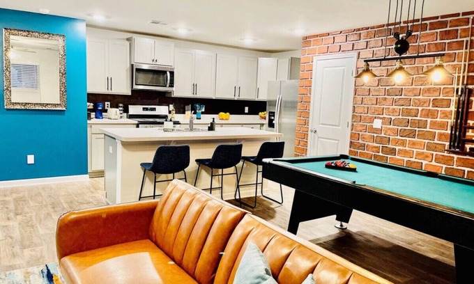 Lincolnville House | Ideal Getaway - Cozy Stay with Pool & Breakfast Included