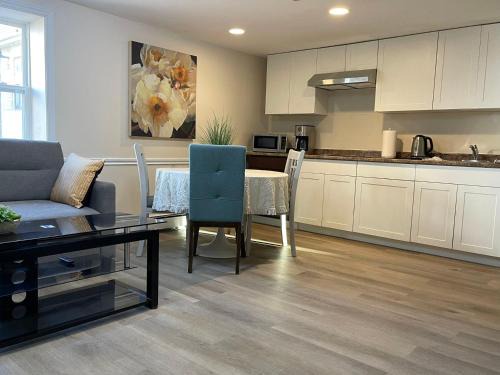 Queens Square Apartment | Sweet two bedrooms building in downtown