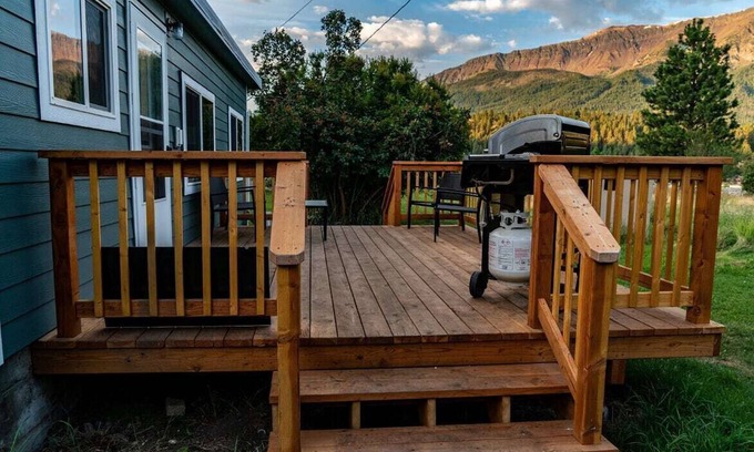 Joseph House | Idyllic Wallowa Lake Cabin at Wahluna Terrace Retreat