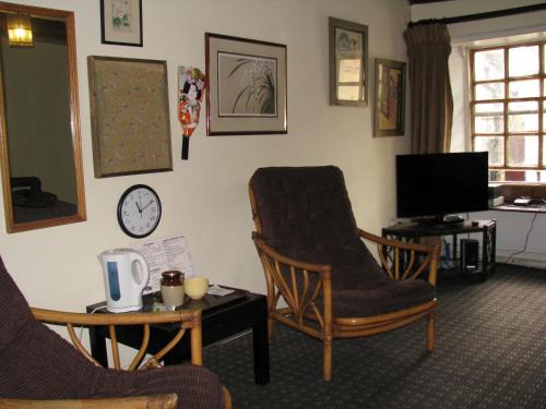 Pateley Bridge Bed & Breakfast | Cozy Sweetheart House: Family-Friendly Getaway Awaits