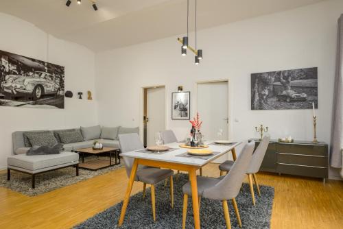 Altstadt Apartment | SweetHome: Elegant Retreat with Terrace & Family Amenities