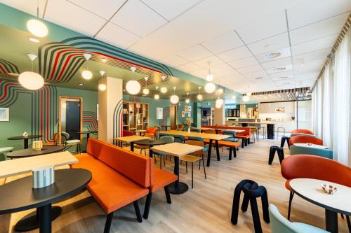 Saint-Cyr-l'Ecole Apartment | Experience Sweetly Versailles in St Cyr l'École