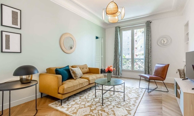 Faubourg-du-Roule Apartment | Wagram Deluxe VI: Family-Friendly Two Bedroom Retreat