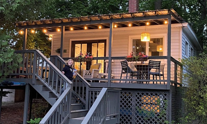 Ludington House | Guest Rated 10/10: Sweetwater Boathouse by the Water