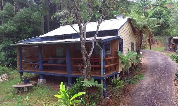 Upper Burringbar House | Enchanting Sweetwater Cottage: Your Private Mountain Retreat