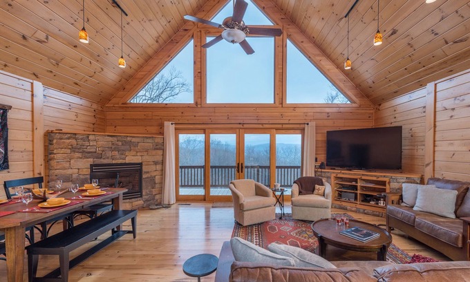 Old Fort Cabin | Sweetwood Lodge | Family-Friendly Cabin with Mountain Views