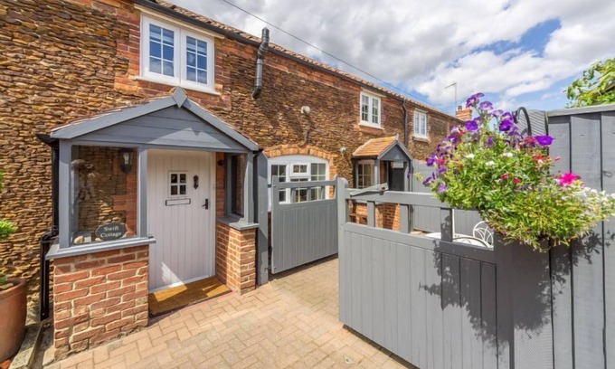 Dersingham Cottage | Oceanfront Swift Cottage: Guest Rated 10/10 in Dersingham