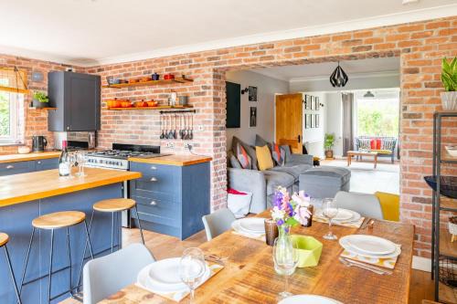 Norwich House | Swift Host - 3 Bed - Outskirts of Norwich - Parking - Garden