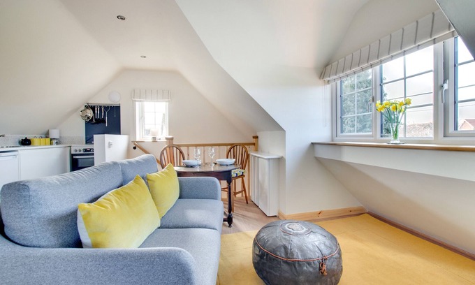 Martlesham Heath House | Cozy Swift Lodge: One Bedroom House for Couples