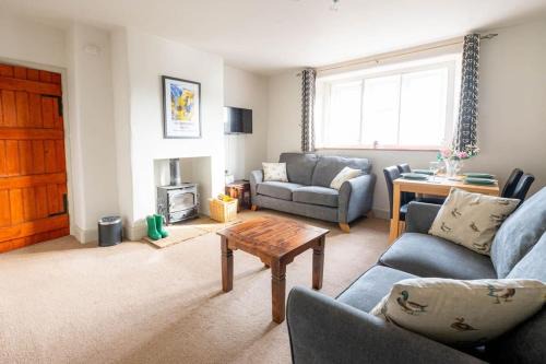 Litton House | Inviting Swift Retreat: Family-Friendly Escape with High Ratings