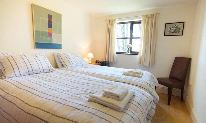 Blackwell in the Peak House | Welcoming Swifts Retreat - Perfect for Families and Pets