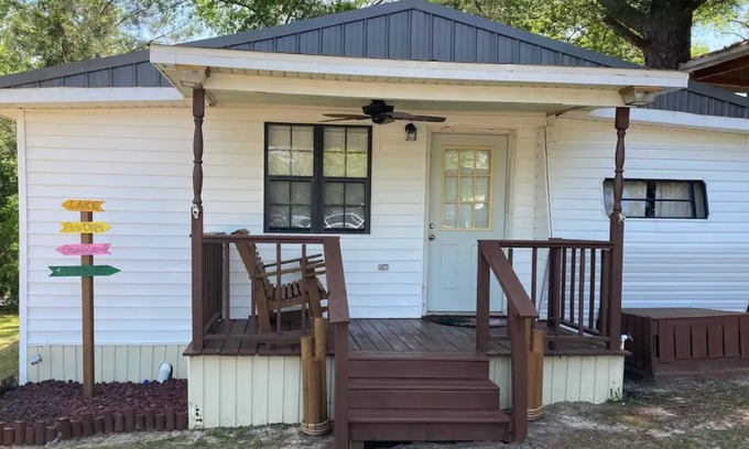 Eufaula Cabin | Relax and Unwind at Cabin with Breakfast for Families
