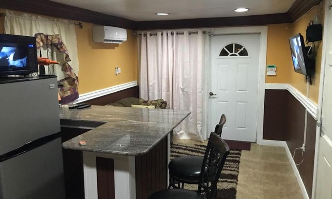 Harbour View House | Family-Friendly Swimaz Gateway with Breakfast Included