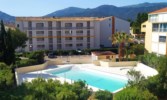 Argeles Plage Apartment | Bright Oceanfront Retreat with Pool and Spa Amenities