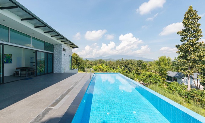 Hang Dong House | Relax by the Pool with Panoramic Views of Nature