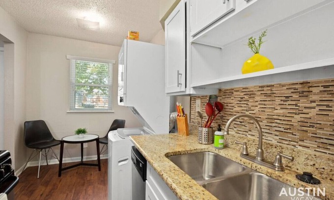 Cherrywood Apartment | Fun by the Pool at Spectacular East Austin Rental