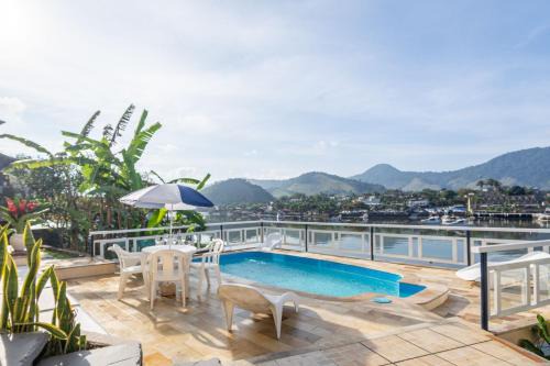 Caieira House | Swimming pool, kayaking and sauna on private beach