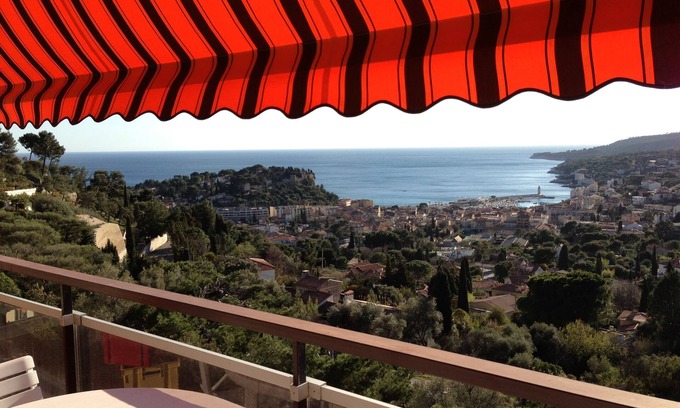 Cassis Apartment | Relaxing Retreat with Pool and Ocean View at Les 3 Caravelles