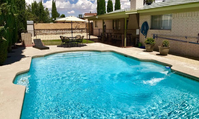 Pebble Hills Park House | Family Retreat with Pool Near Airport - Rated 9.8/10