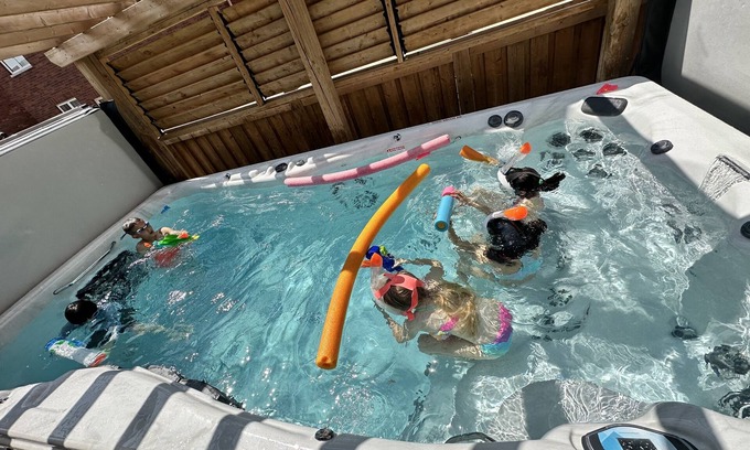 Halton Regional Municipality House | Relaxing Swimspa Home with Pool and Gym Near Toronto